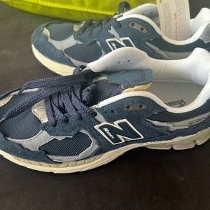 New balance 2002r navy blue